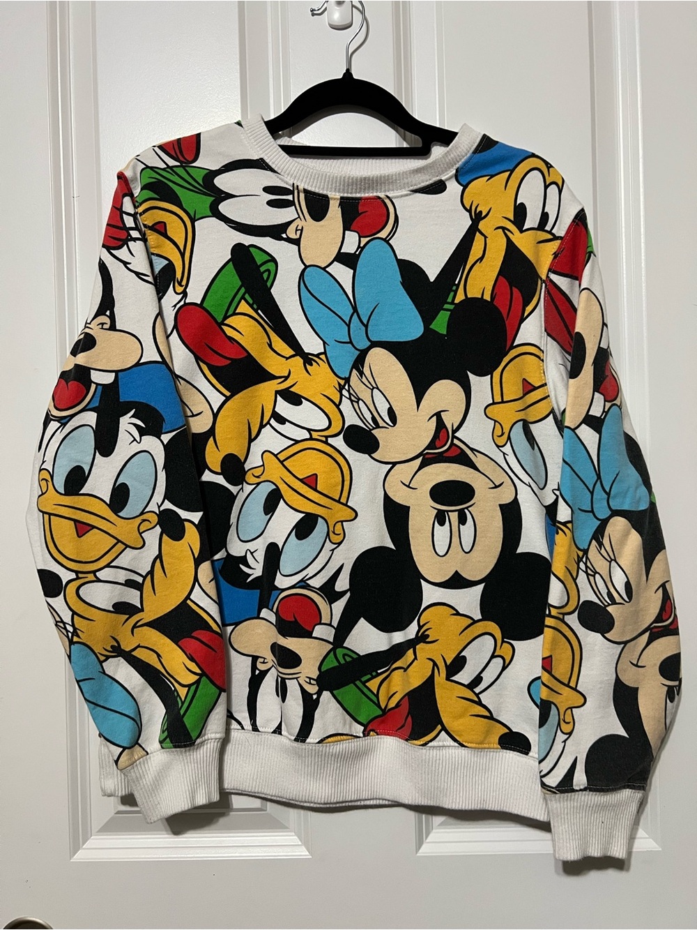 Disney Multicharacter Crewneck Sweater Size Small